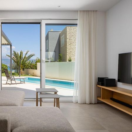 Acadia Beach Villas & Apartments สลาทิเน ภายนอก รูปภาพ