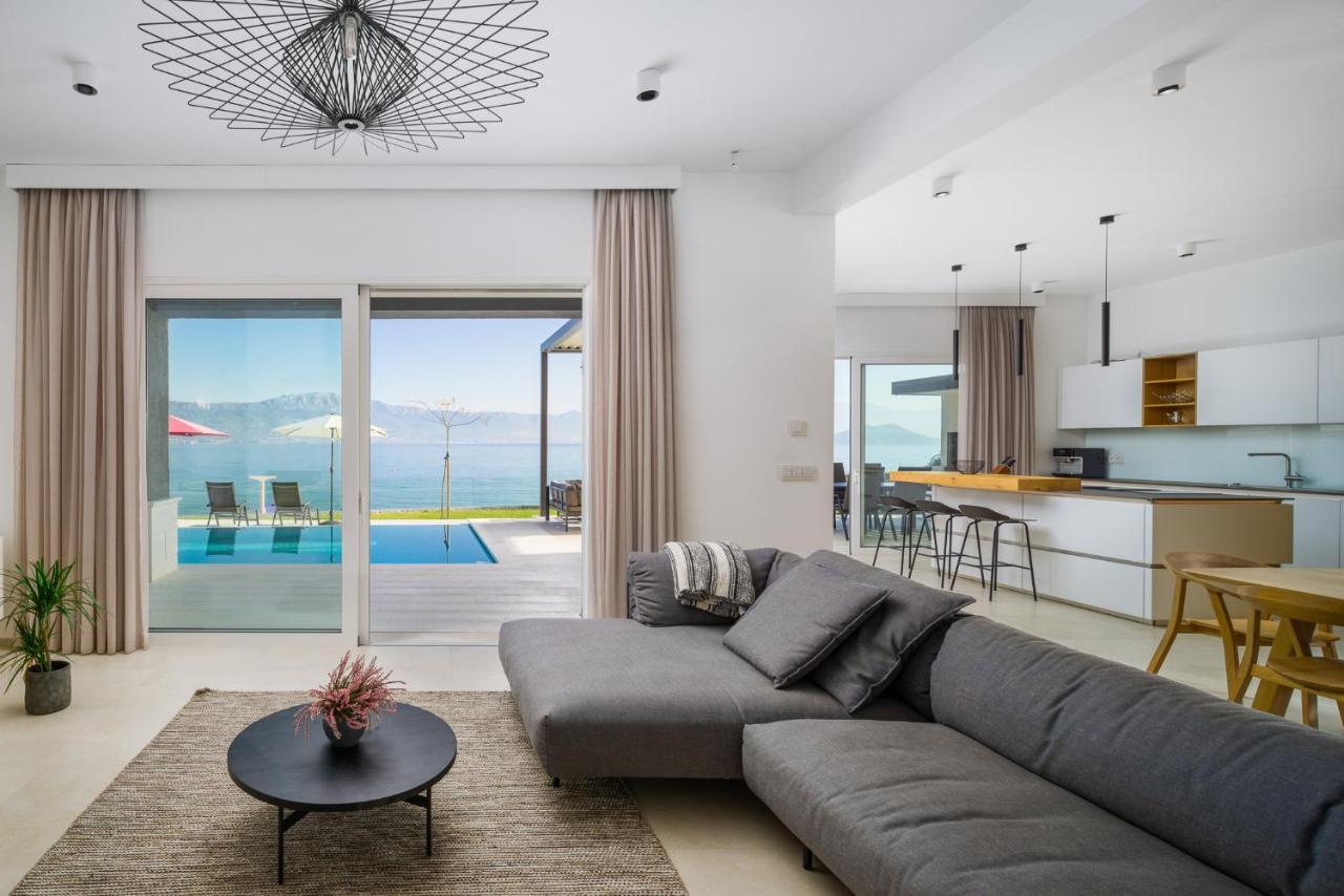 Acadia Beach Villas & Apartments สลาทิเน ภายนอก รูปภาพ
