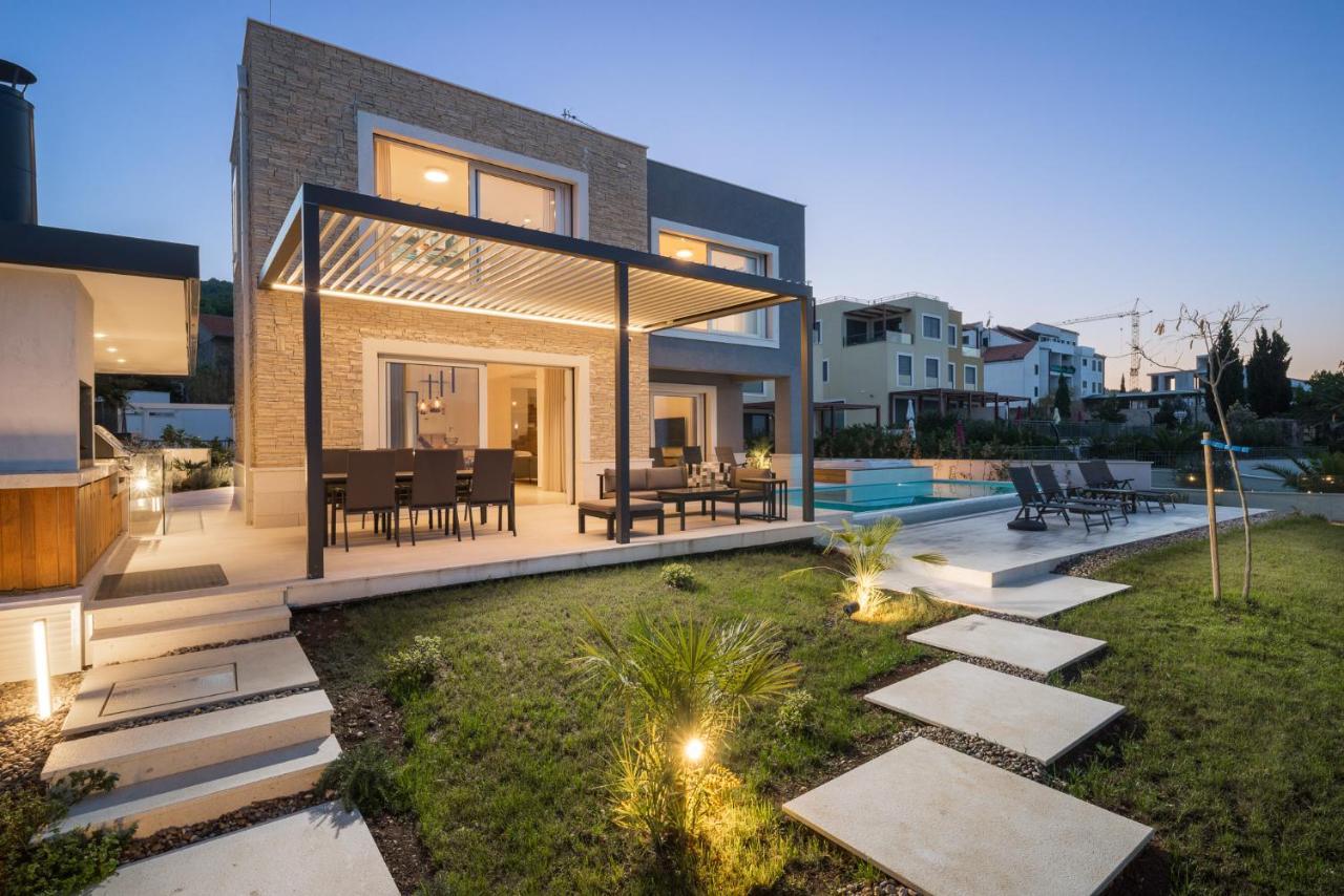 Acadia Beach Villas & Apartments สลาทิเน ภายนอก รูปภาพ
