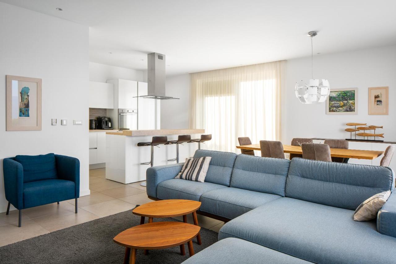 Acadia Beach Villas & Apartments สลาทิเน ภายนอก รูปภาพ