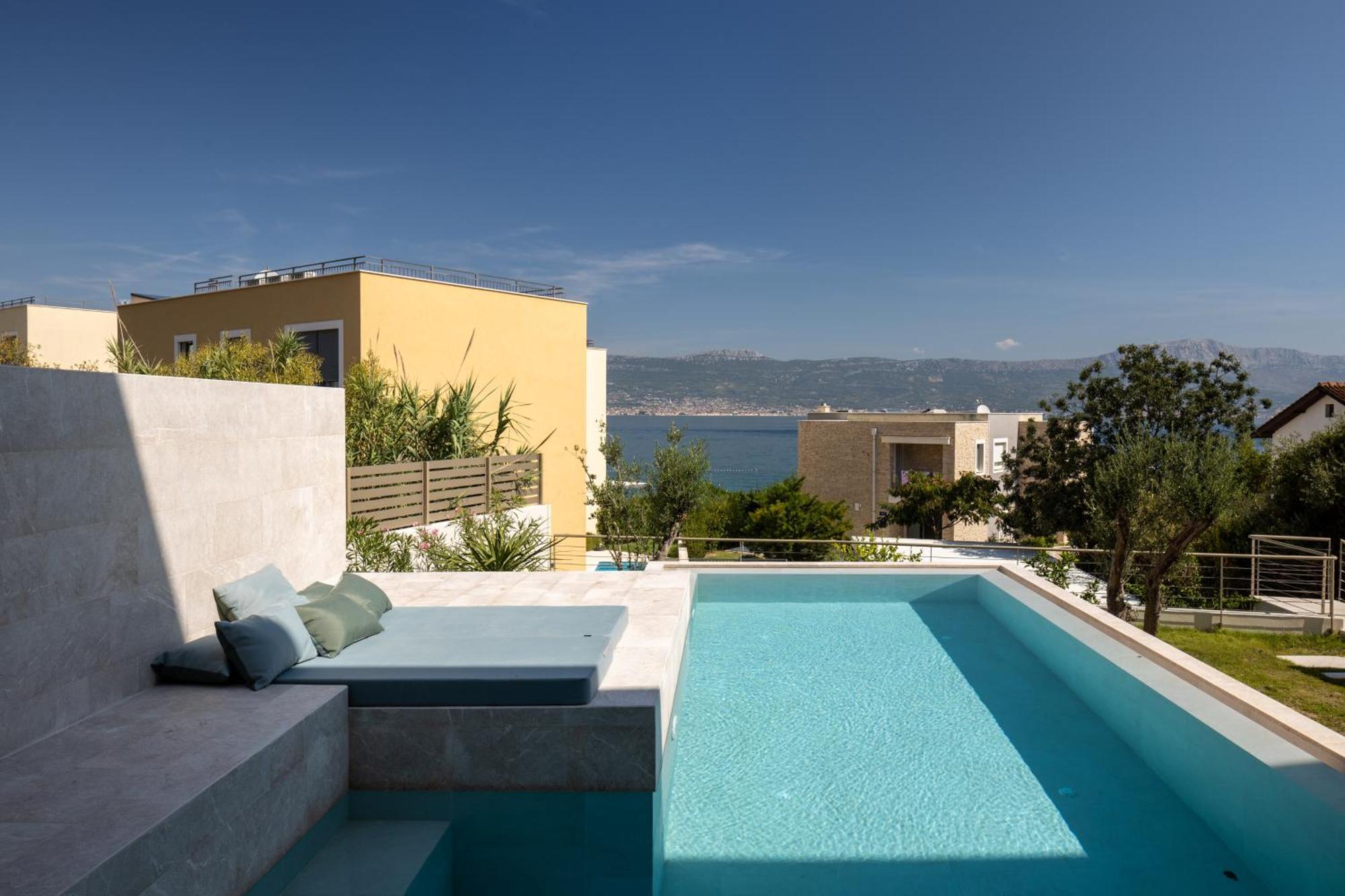 Acadia Beach Villas & Apartments สลาทิเน ภายนอก รูปภาพ