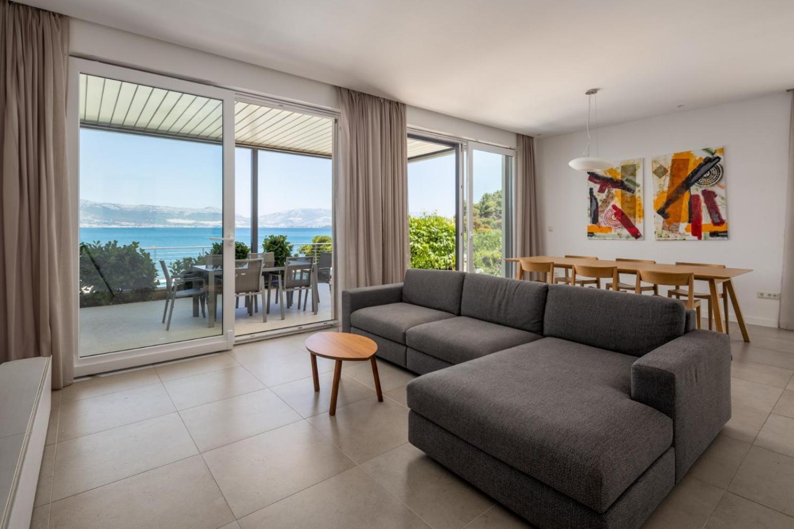 Acadia Beach Villas & Apartments สลาทิเน ภายนอก รูปภาพ