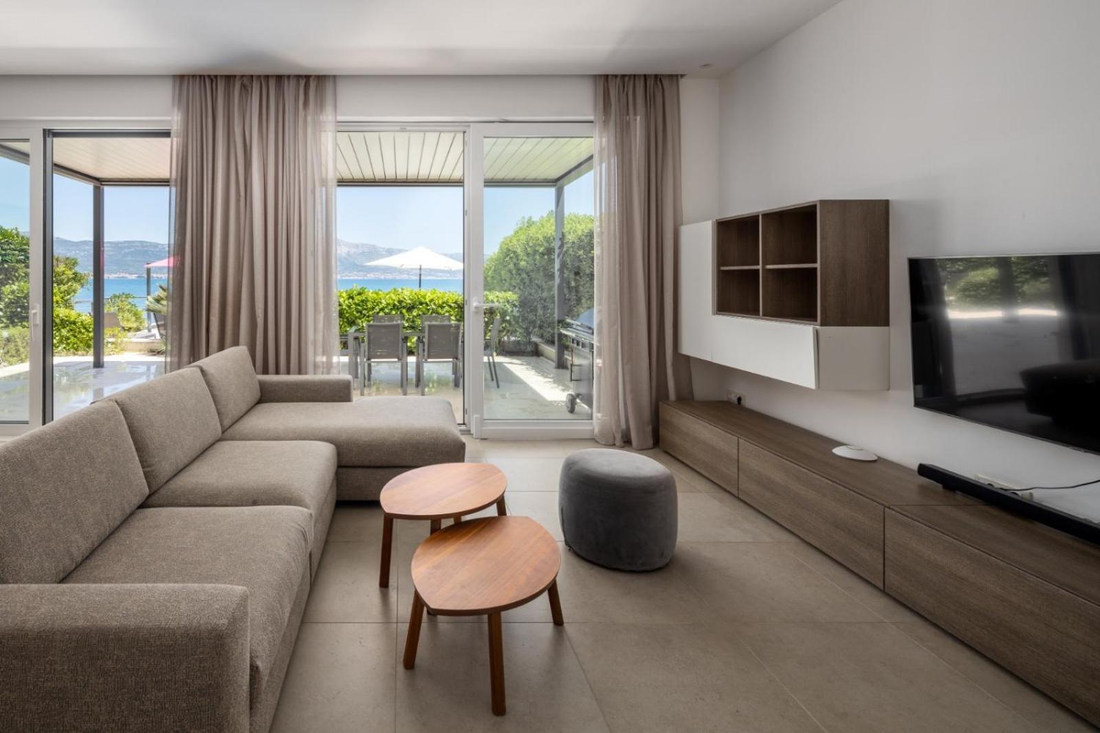 Acadia Beach Villas & Apartments สลาทิเน ภายนอก รูปภาพ