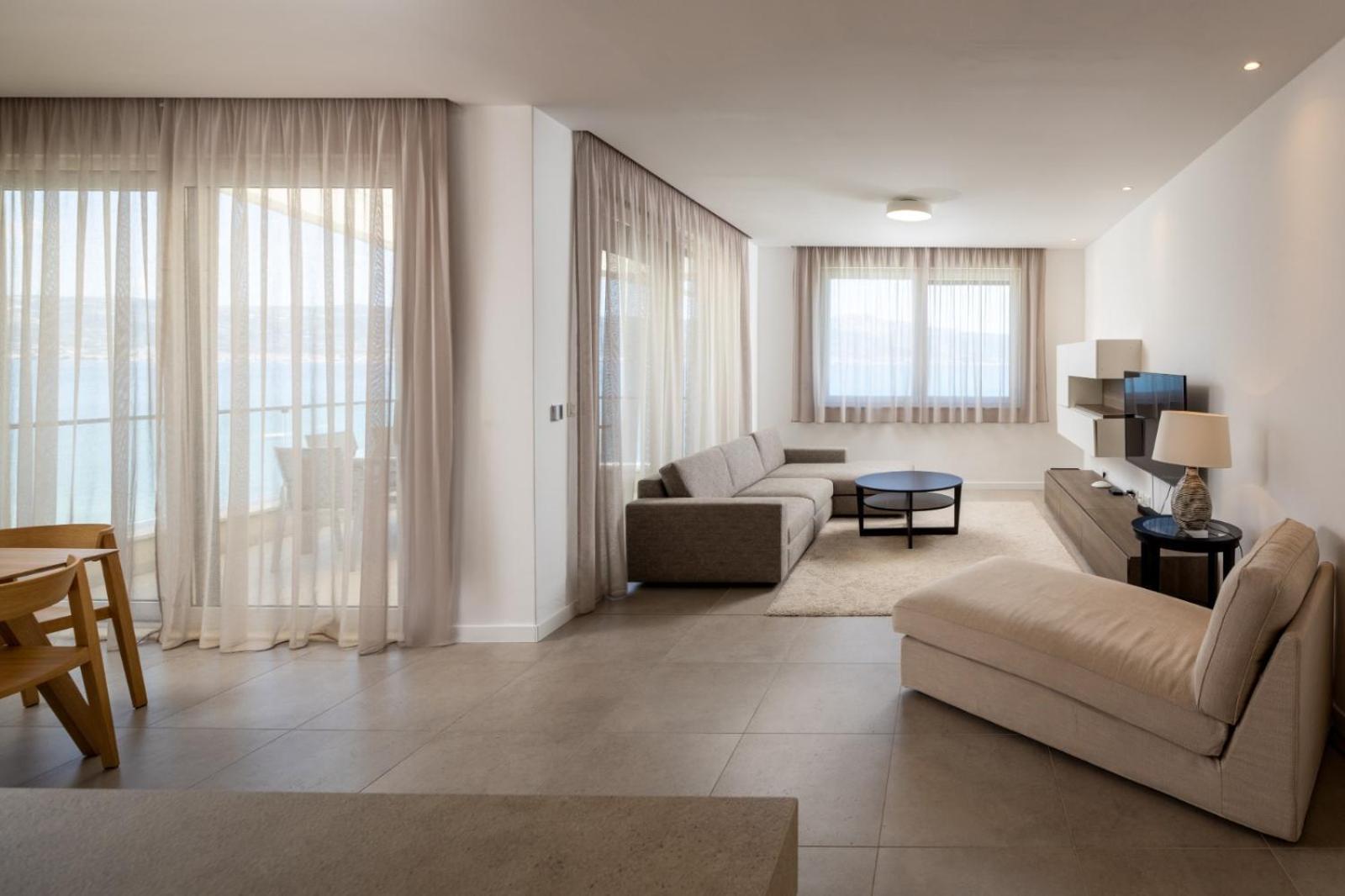 Acadia Beach Villas & Apartments สลาทิเน ภายนอก รูปภาพ