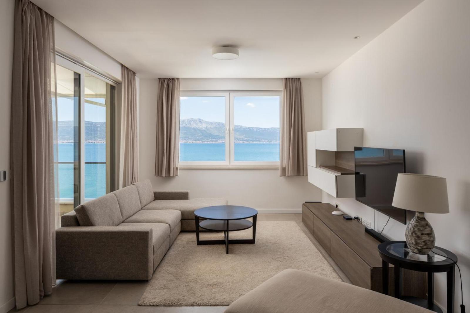 Acadia Beach Villas & Apartments สลาทิเน ภายนอก รูปภาพ