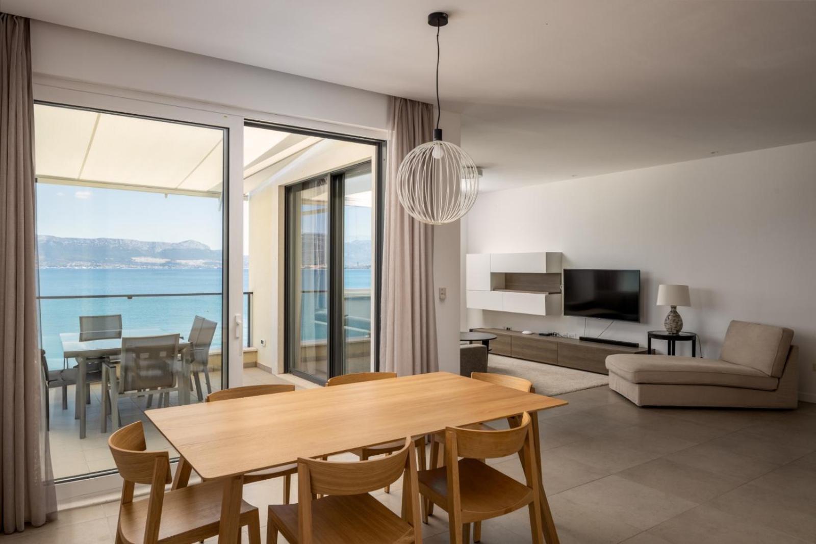 Acadia Beach Villas & Apartments สลาทิเน ภายนอก รูปภาพ