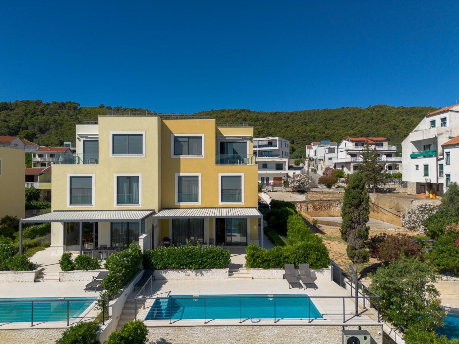Acadia Beach Villas & Apartments สลาทิเน ภายนอก รูปภาพ