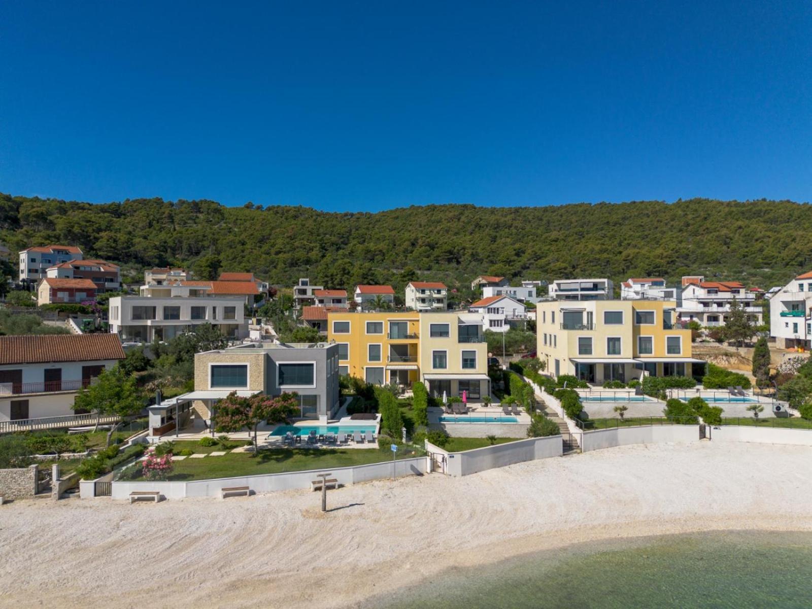 Acadia Beach Villas & Apartments สลาทิเน ภายนอก รูปภาพ