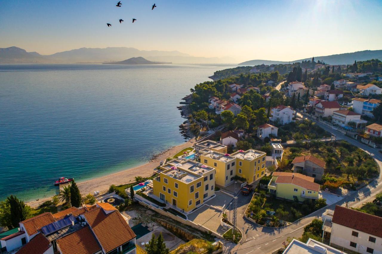 Acadia Beach Villas & Apartments สลาทิเน ภายนอก รูปภาพ